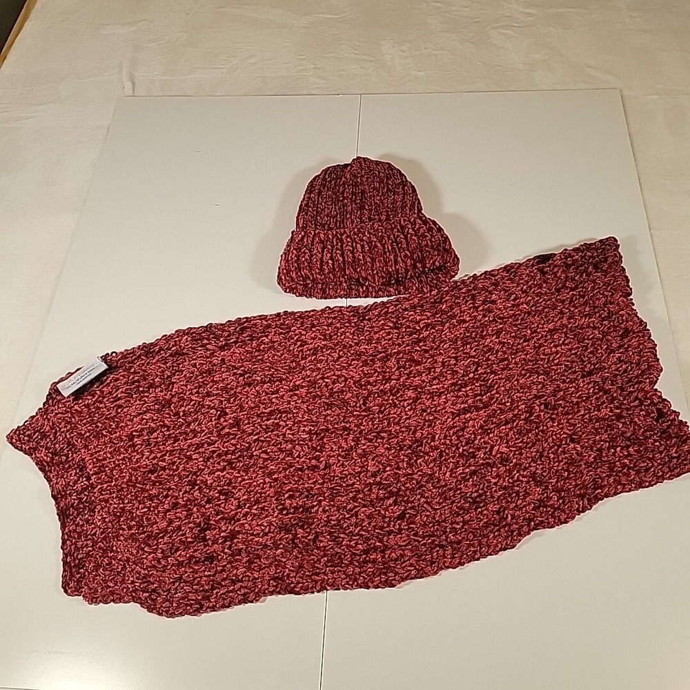 Skyline Collection Scarf and Hat Set 100% Acrylic‎